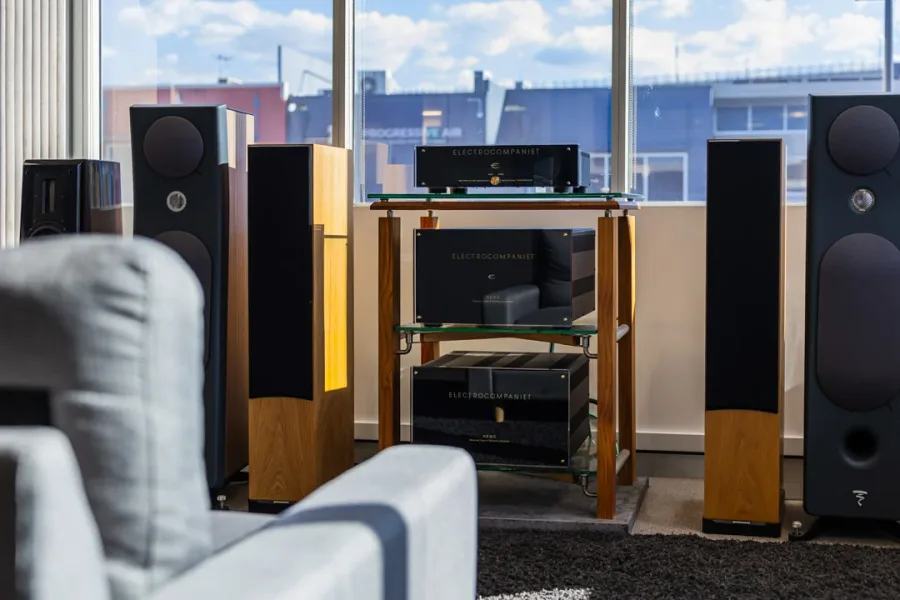 A front-on view of a complete hi-fi system in the Audio Revival listening area